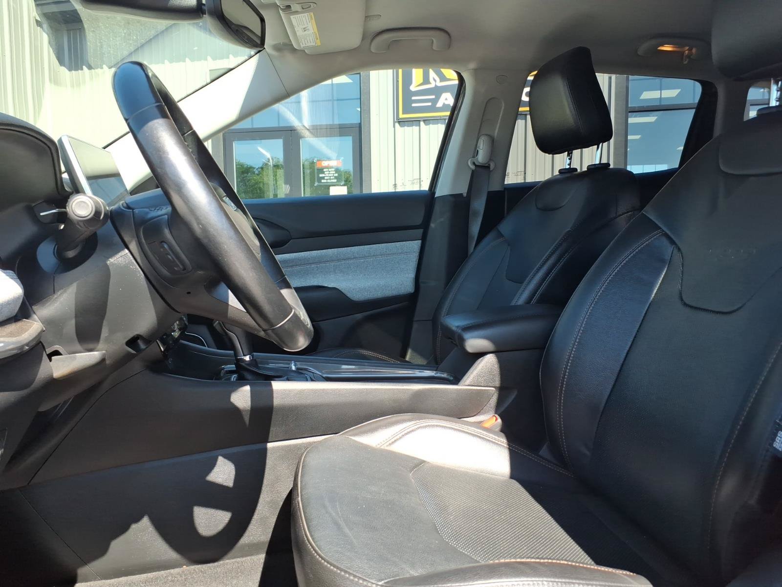 Used 2022 Jeep Compass Latitude AWD/4WD image 6