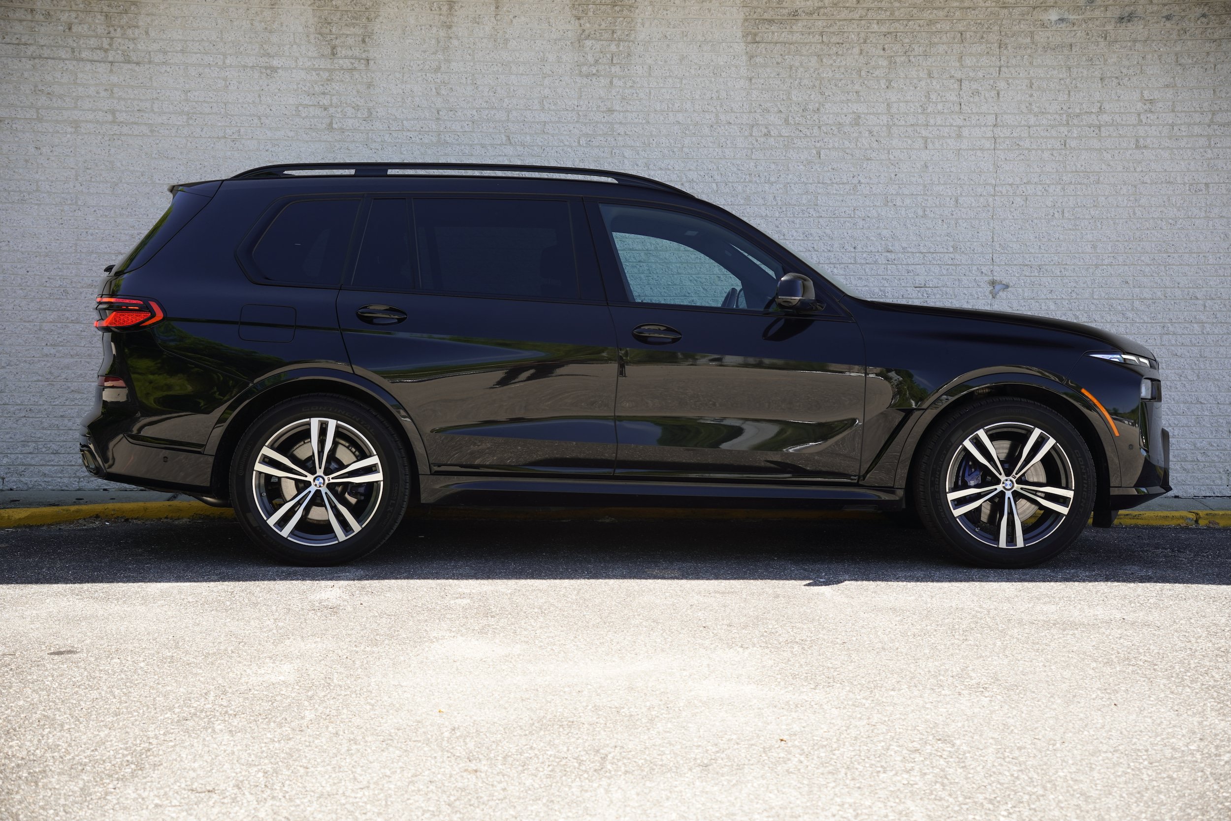 Used 2024 BMW X7 xDrive40i w/ M Sport Package AWD/4WD image 8