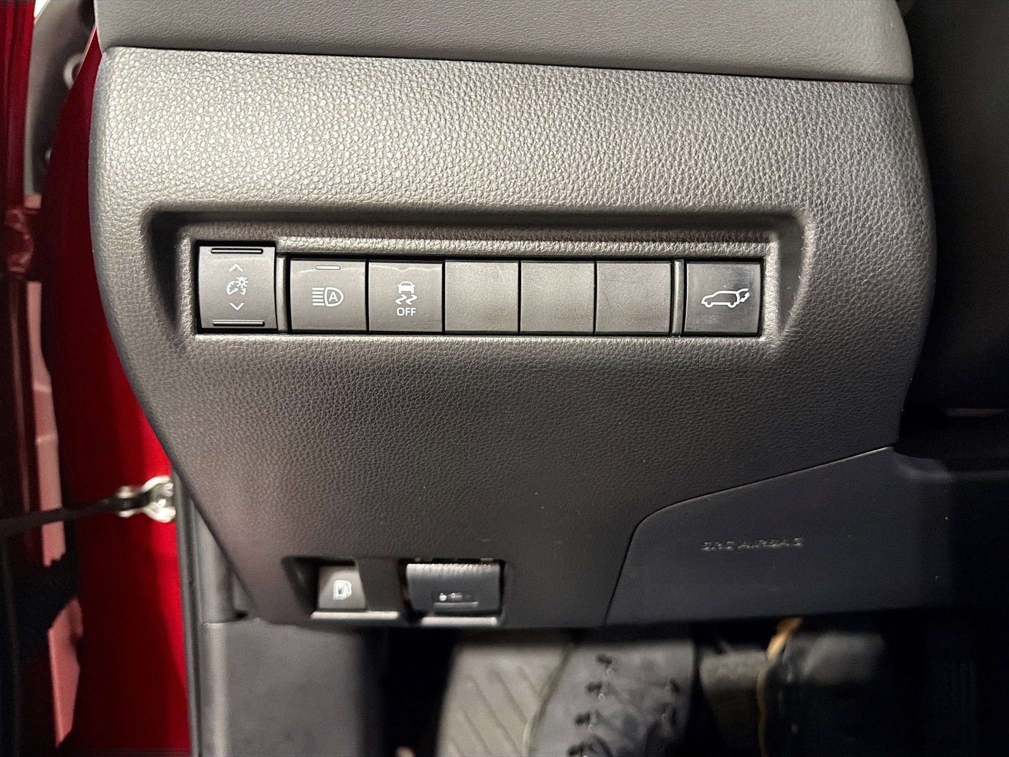 Used 2023 Toyota Venza LE image 14