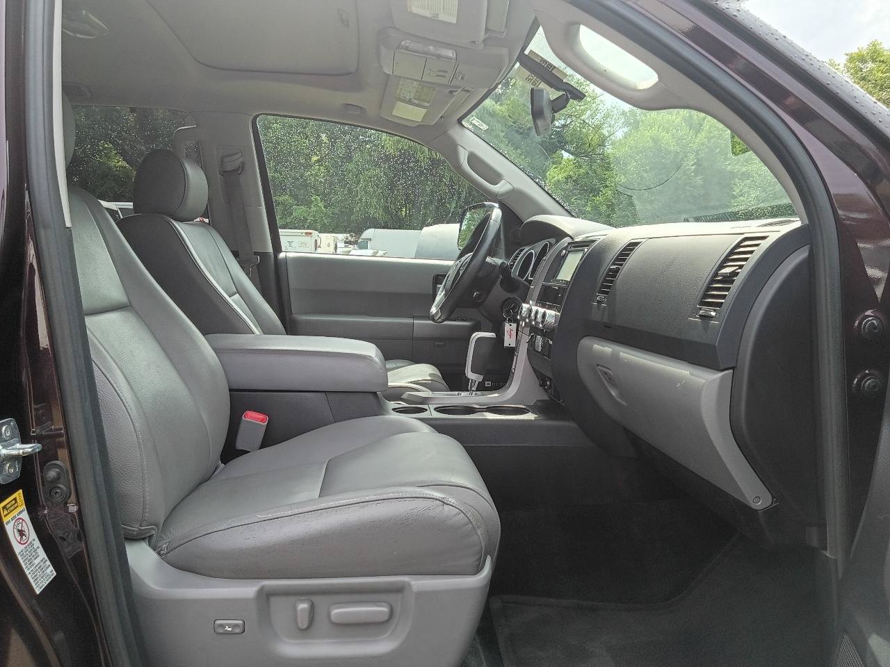 Used 2017 Toyota Sequoia Limited w/ Safety & Convenience Package AWD/4WD image 18