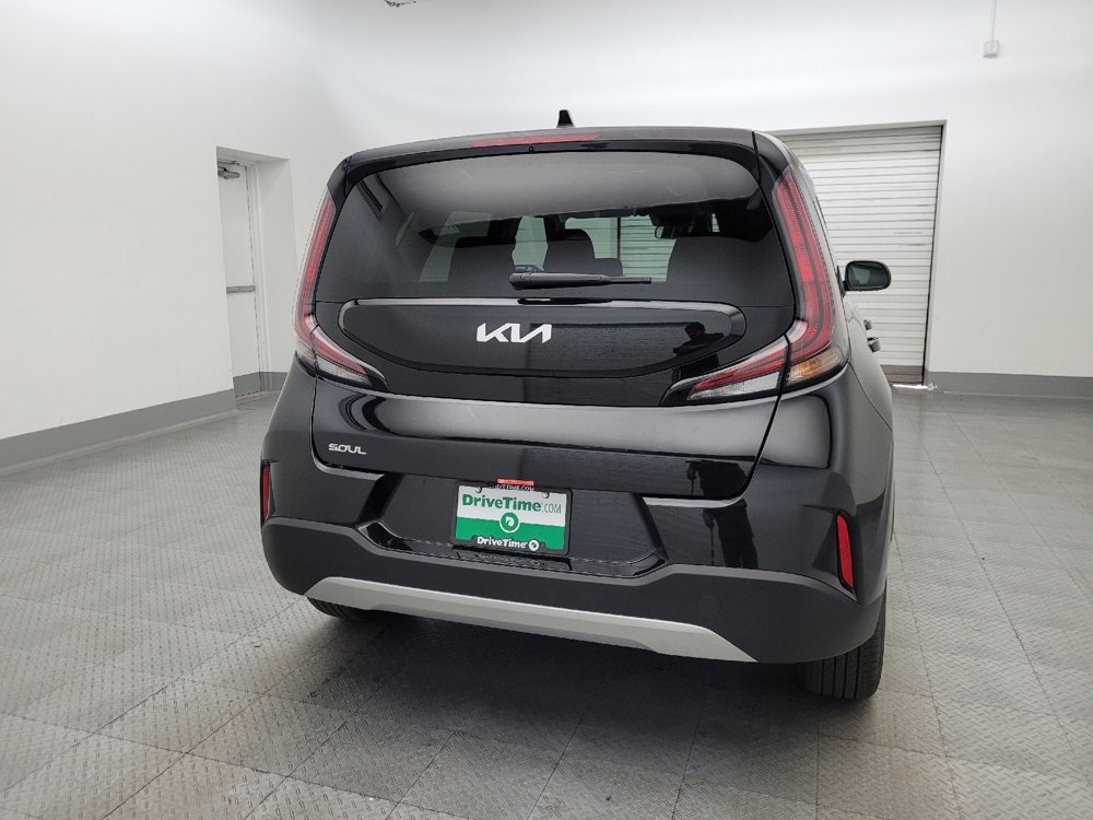 Used 2025 Kia Soul LX FWD image 7