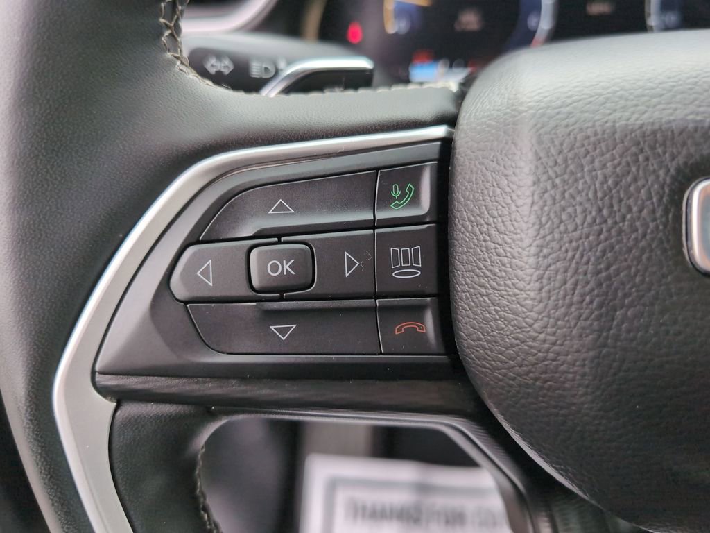 Used 2025 Jeep Grand Cherokee Laredo w/ Luxury Tech Group I image 27