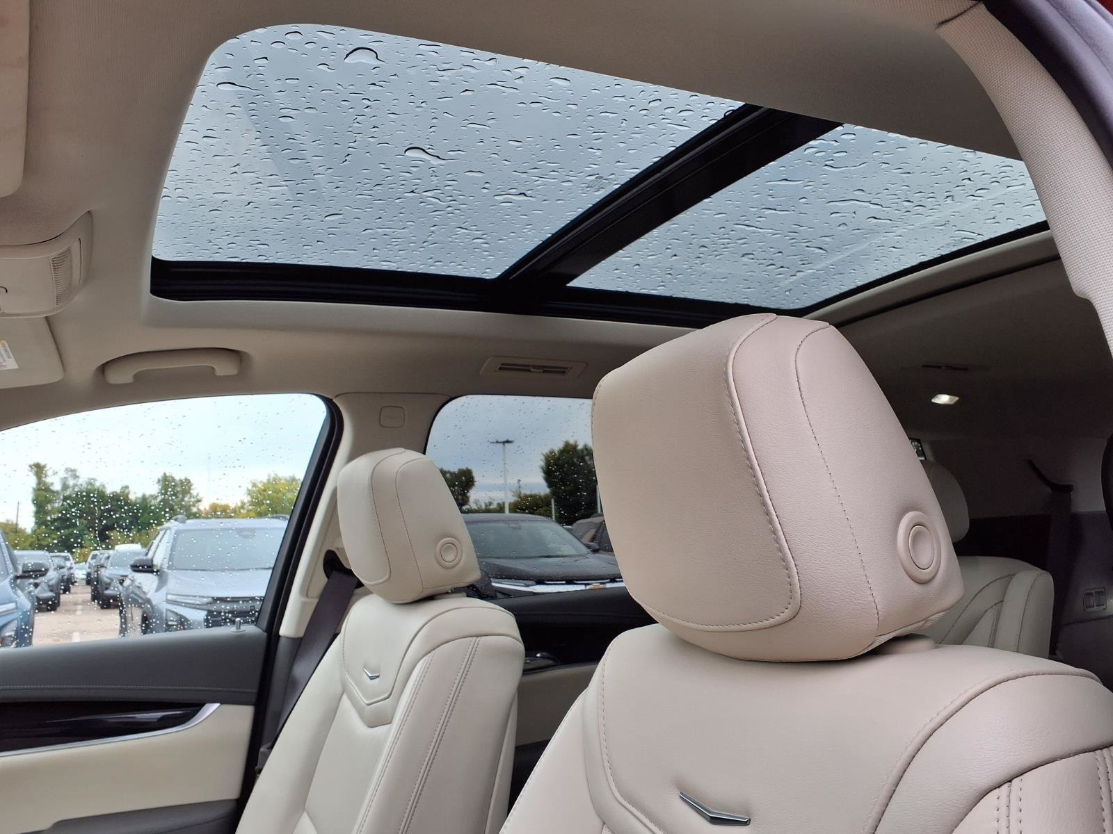 Used 2024 Cadillac XT6 Premium Luxury w/ LPO, Floor Liner Package AWD/4WD image 17