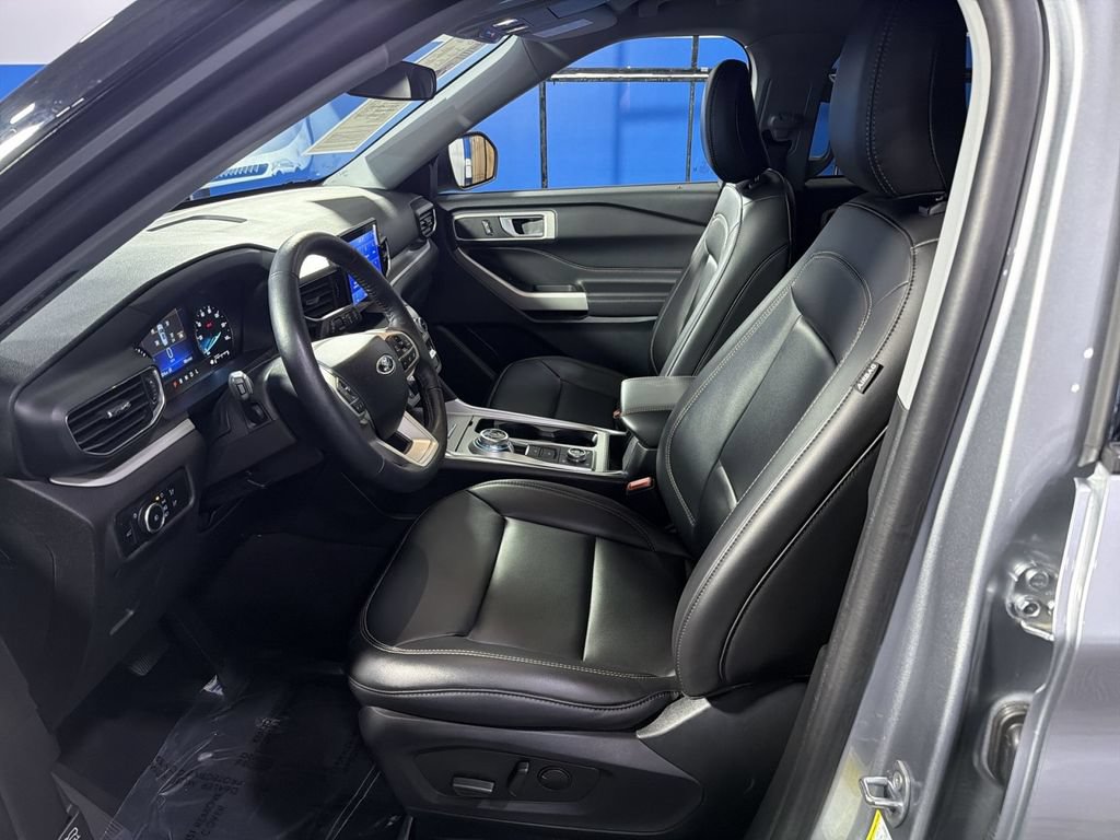 Used 2024 Ford Explorer XLT w/ Equipment Group 202A AWD/4WD image 25