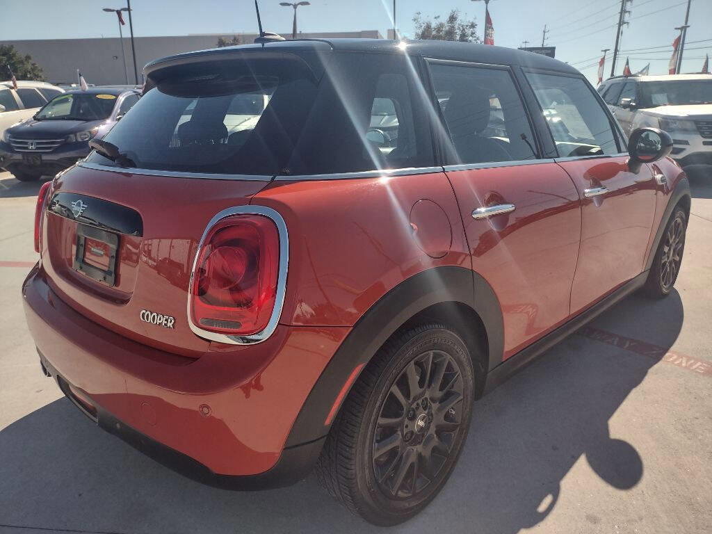 Used 2019 MINI Cooper 4-Door Hardtop w/ Storage Package image 7