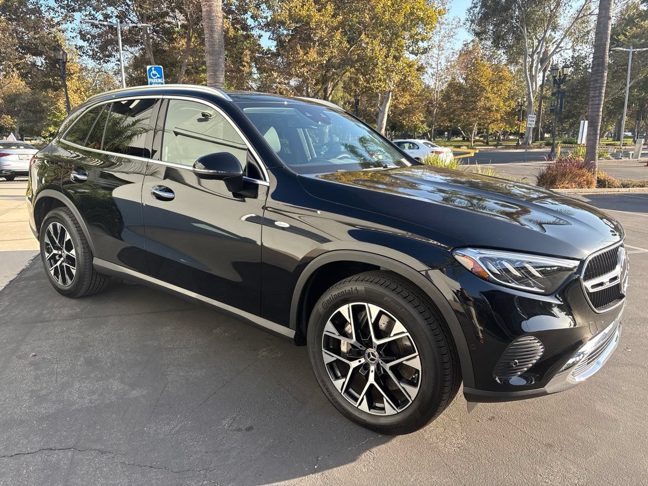 Used 2025 Mercedes-Benz GLC 350e 4MATIC image 3