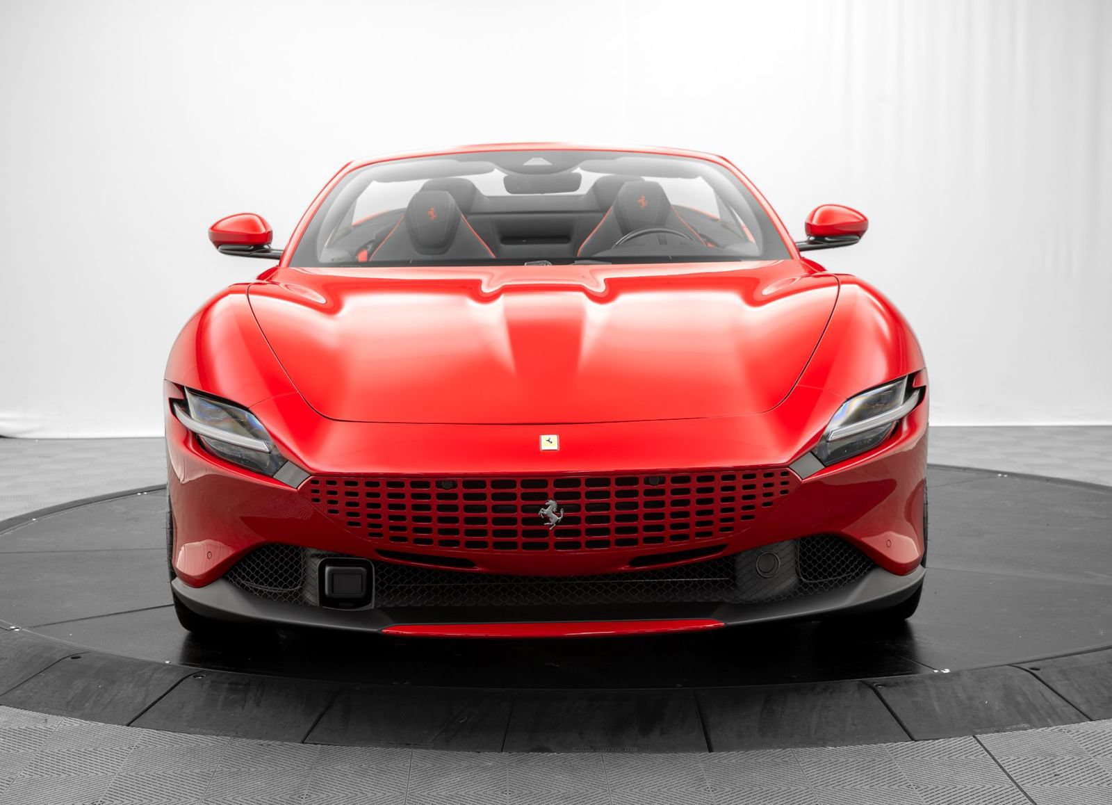 Used 2026 Ferrari Roma Spider RWD image 2