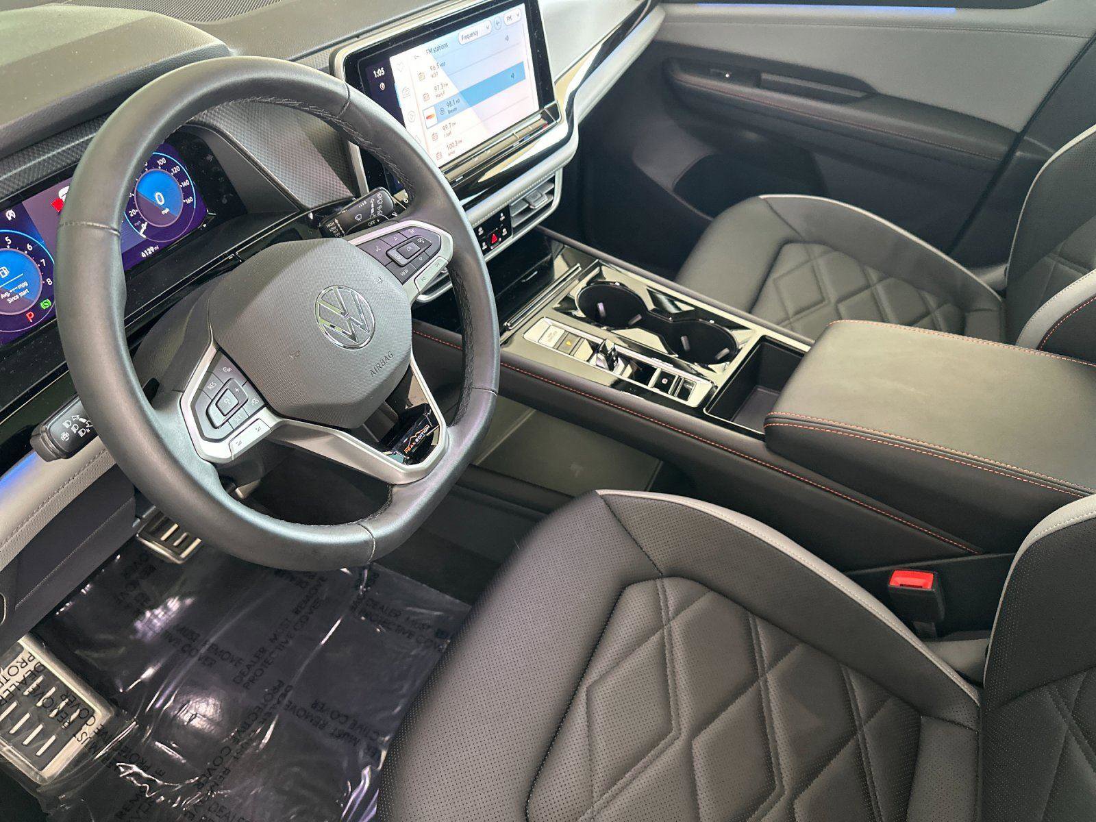 Used 2025 Volkswagen Atlas Peak Edition SE image 9