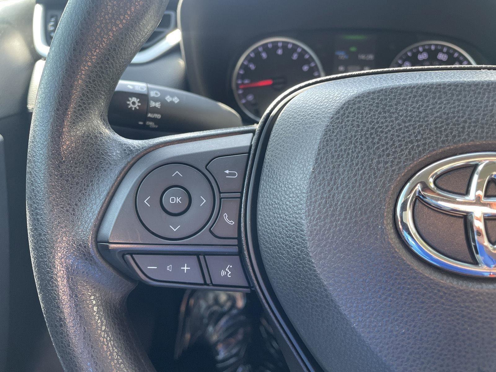 Used 2022 Toyota RAV4 XLE AWD/4WD image 15