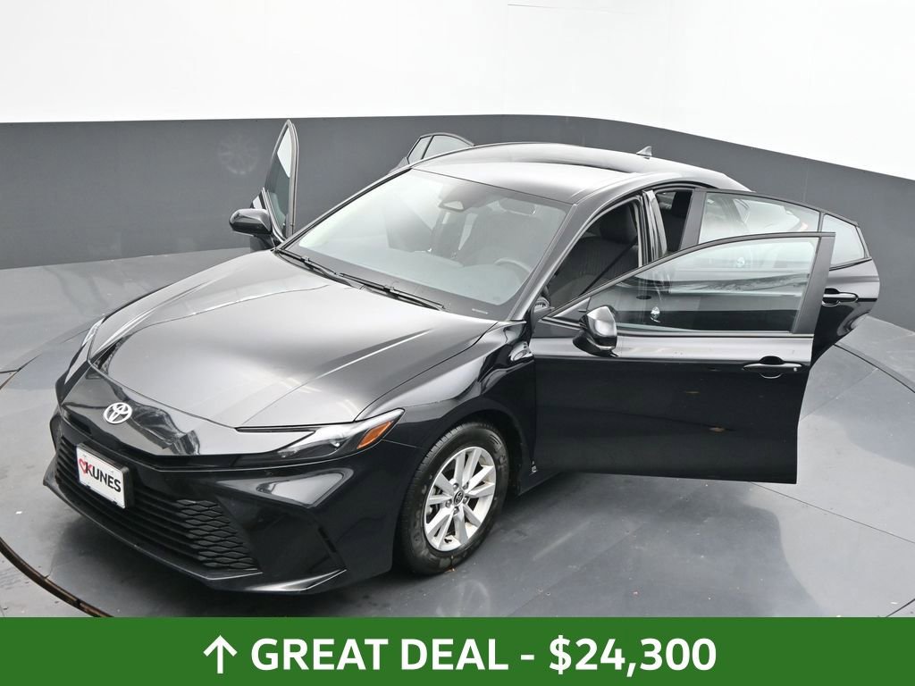 Used 2025 Toyota Camry LE image 61
