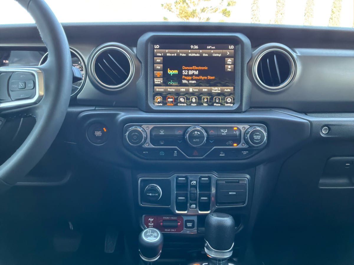 Used 2023 Jeep Wrangler Unlimited Rubicon 4xe AWD/4WD image 15