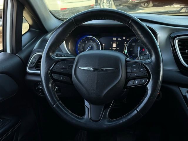 Used 2020 Chrysler Pacifica Touring w/ Advanced Safetytec Group image 6