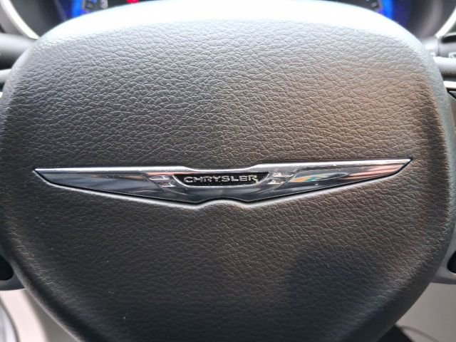 Used 2024 Chrysler Pacifica Touring-L image 18