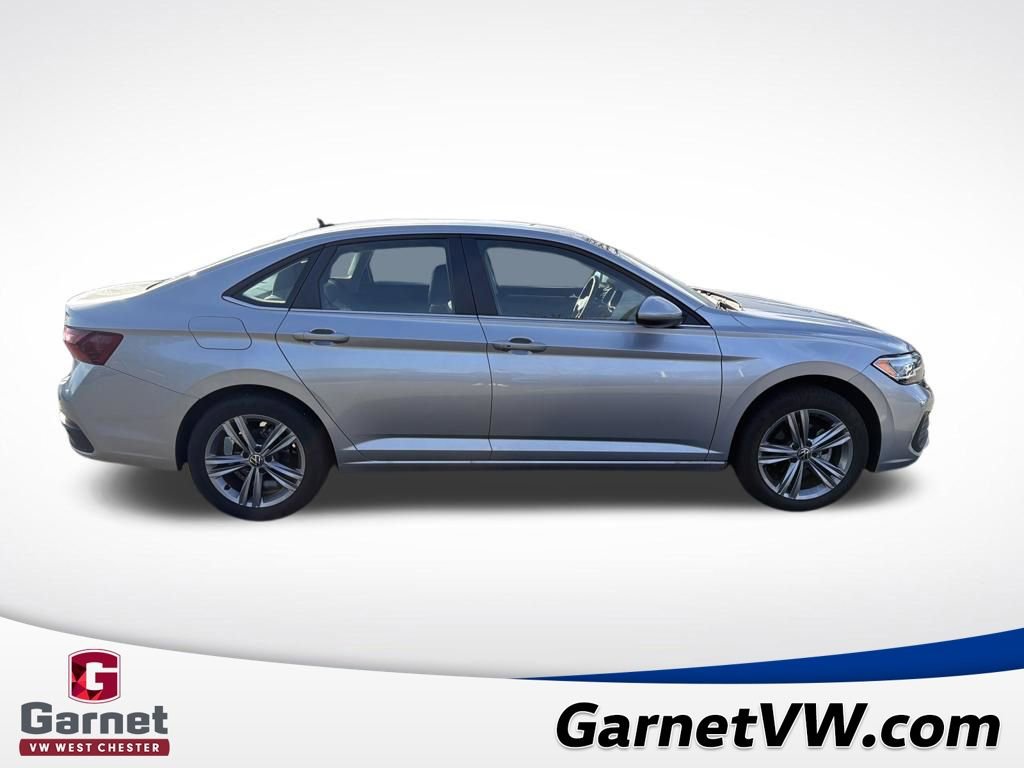 Certified 2023 Volkswagen Jetta SE image 7