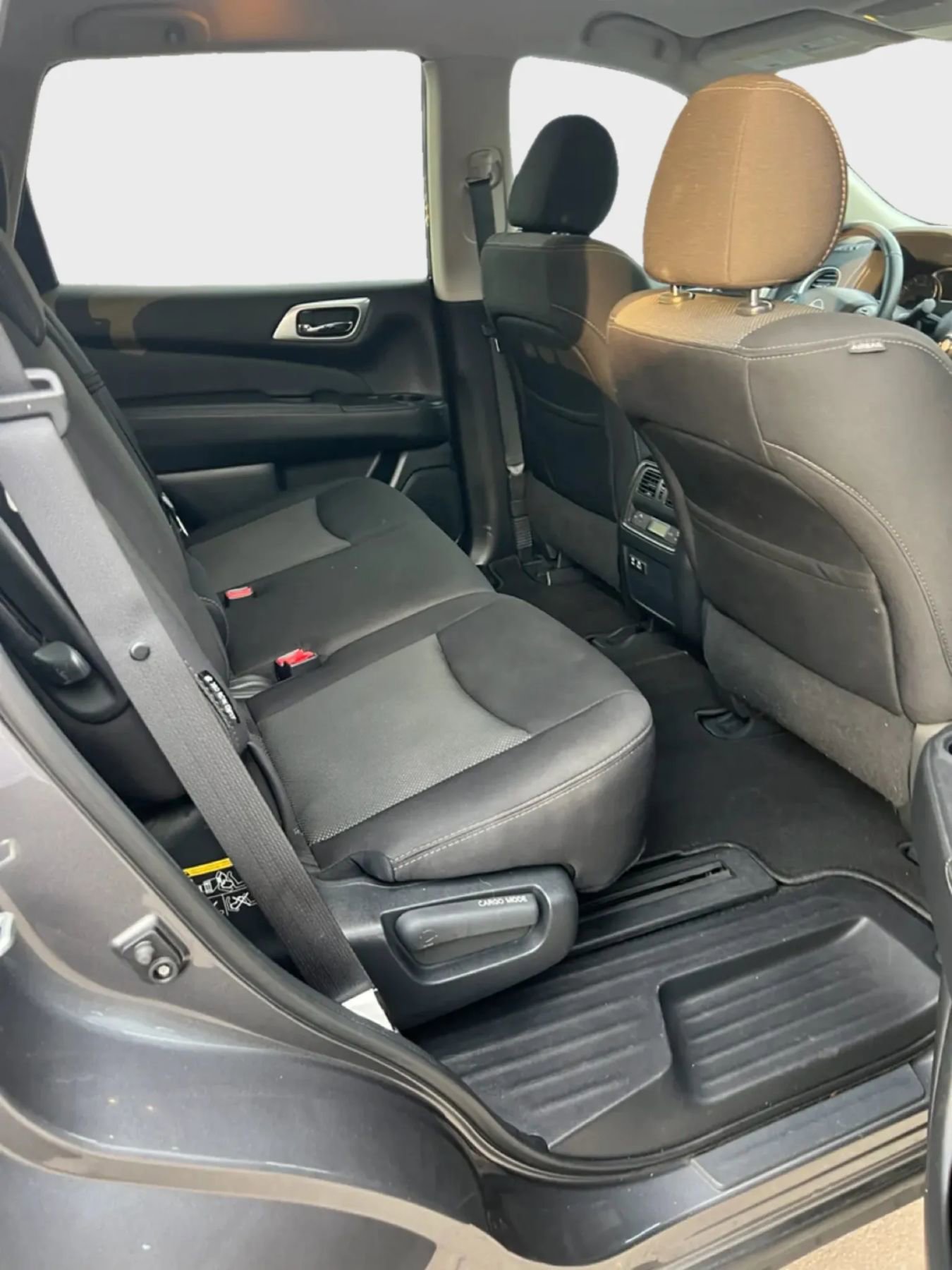 Used 2020 Nissan Pathfinder SV image 21