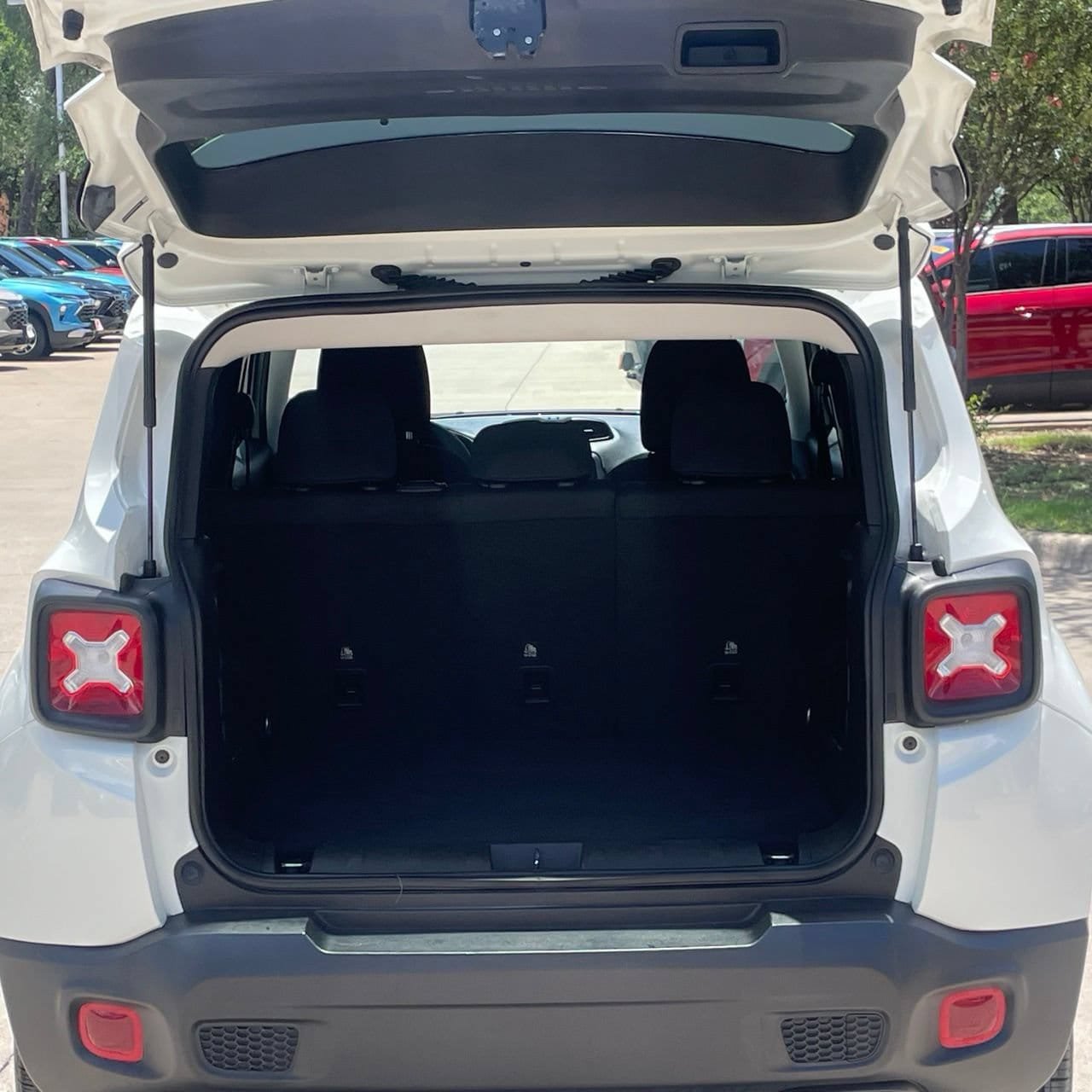 Used 2023 Jeep Renegade Latitude AWD/4WD image 25
