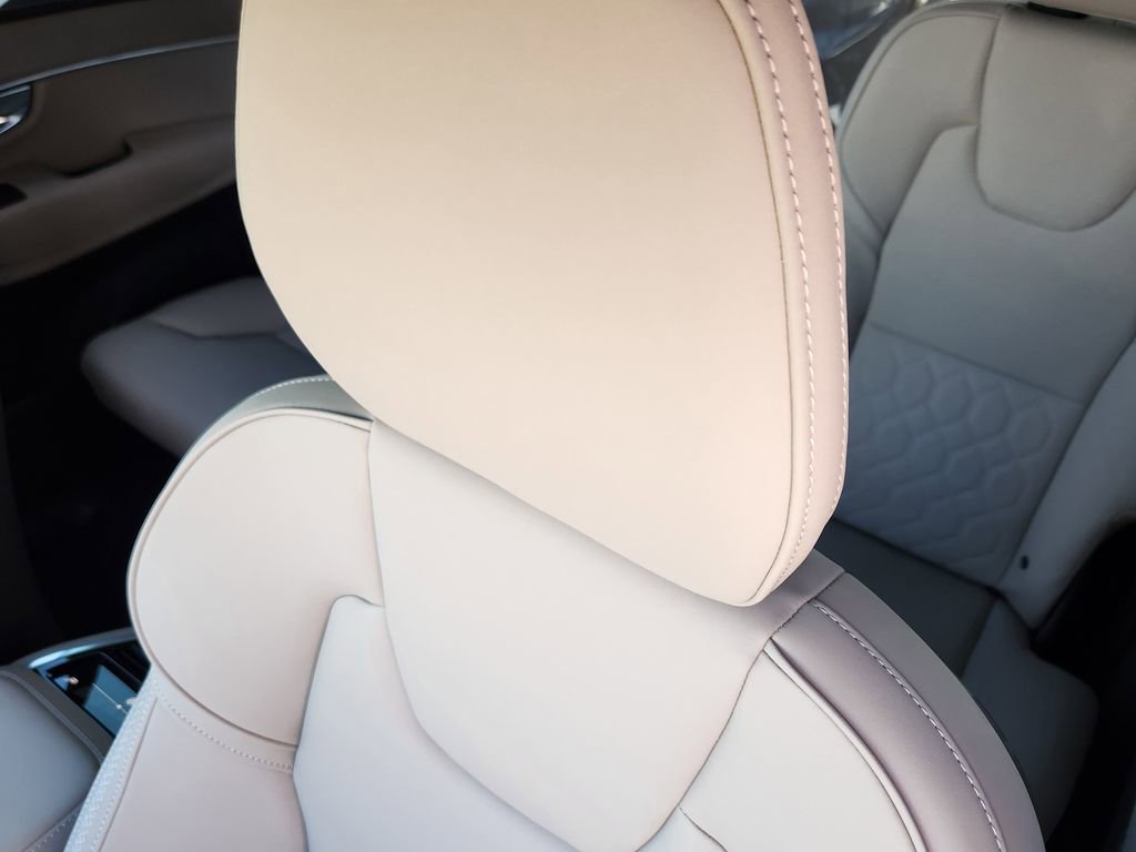 New 2026 Volvo XC90 T8 Plus w/ Protection Package Premier image 6