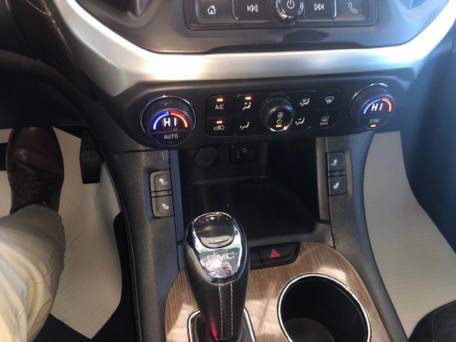 Used 2018 GMC Acadia SLE image 12