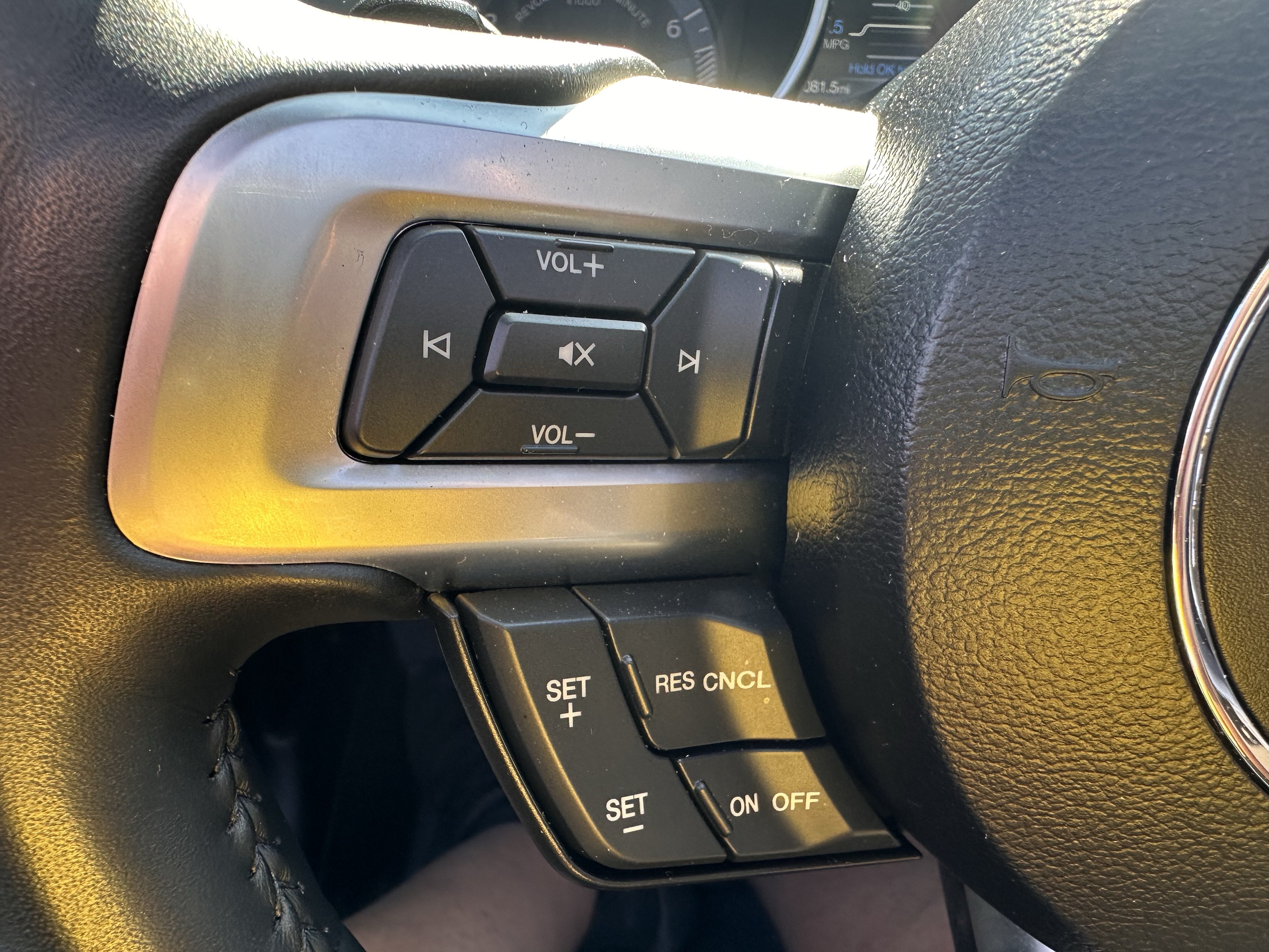 Used 2018 Ford Mustang Convertible RWD image 28