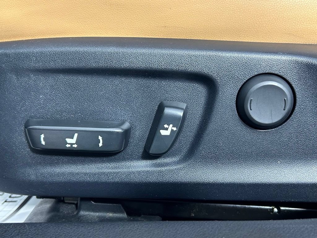 Used 2017 Lexus IS 300 AWD image 32