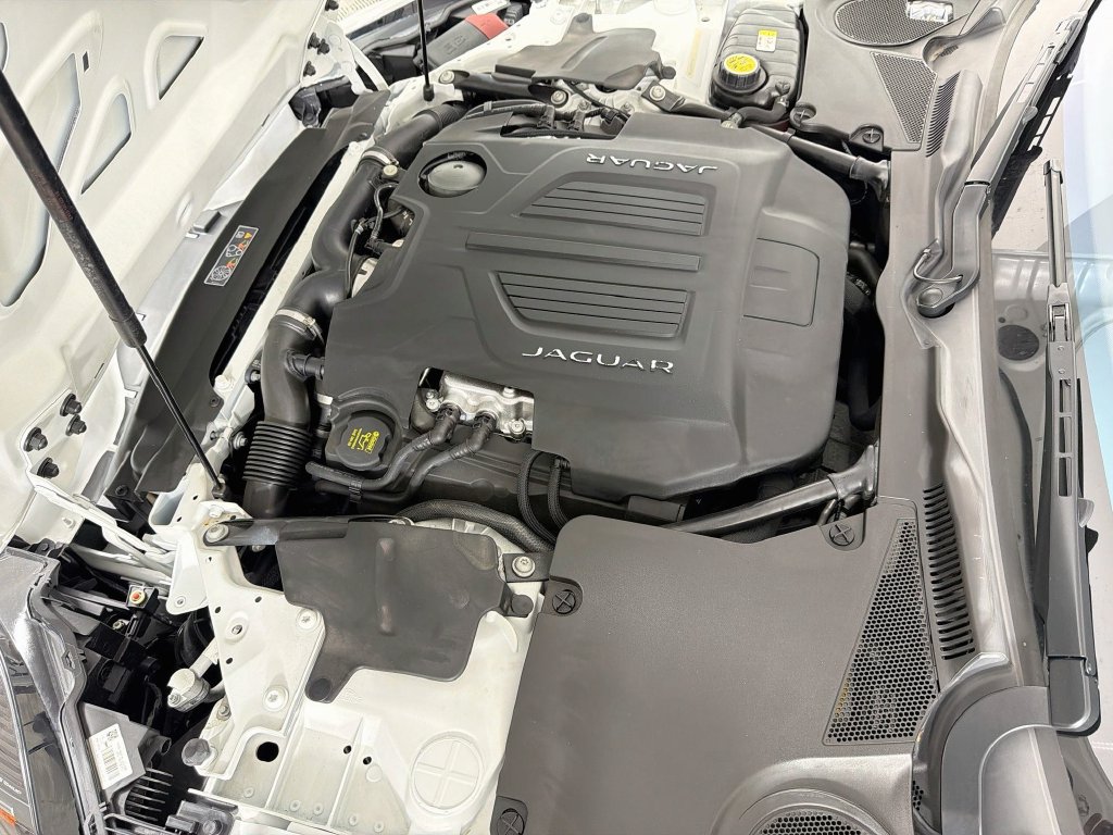 Used 2020 Jaguar F-TYPE R-Dynamic AWD/4WD image 28