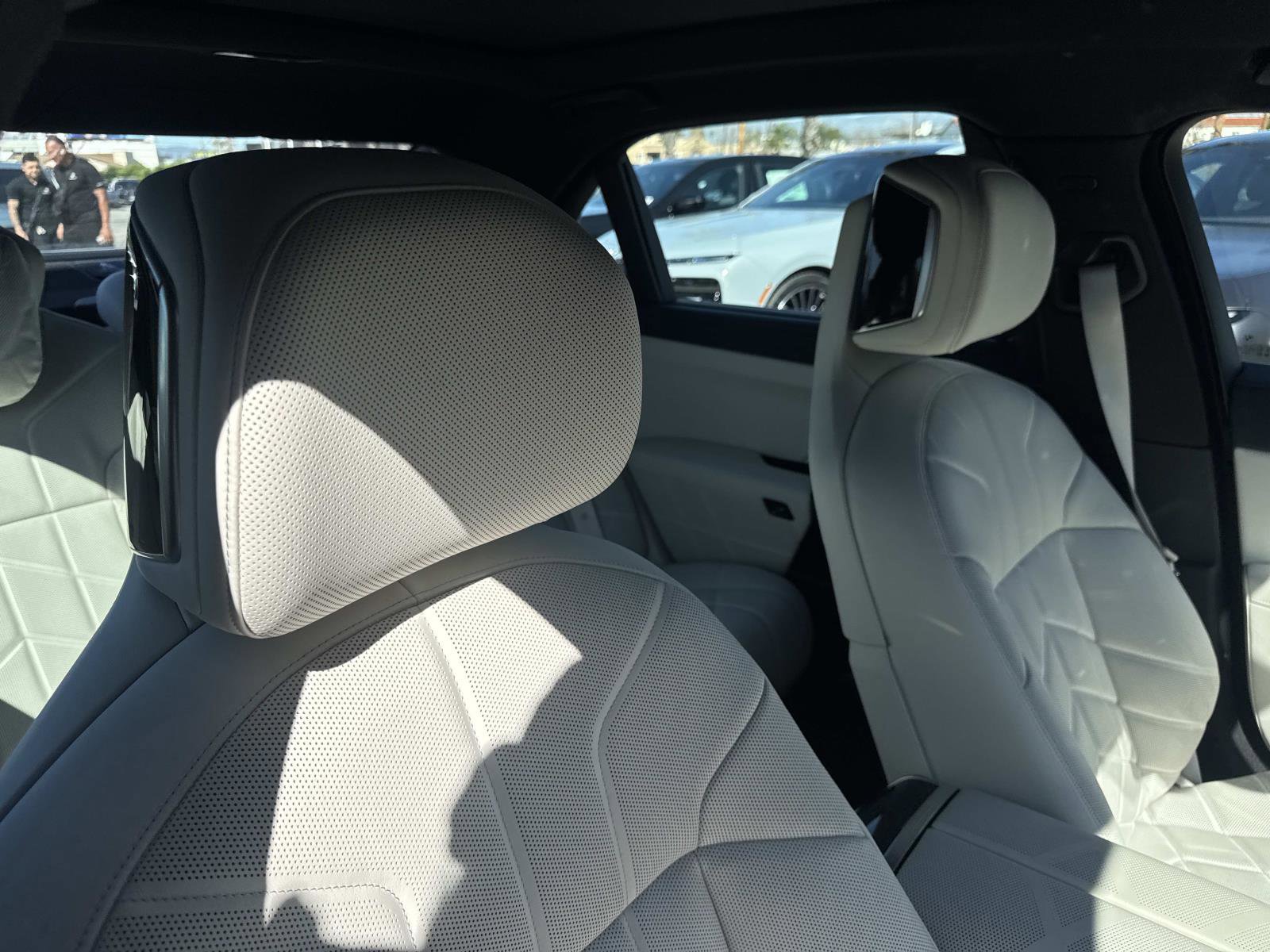 Used 2025 BMW i7 eDrive50 image 23