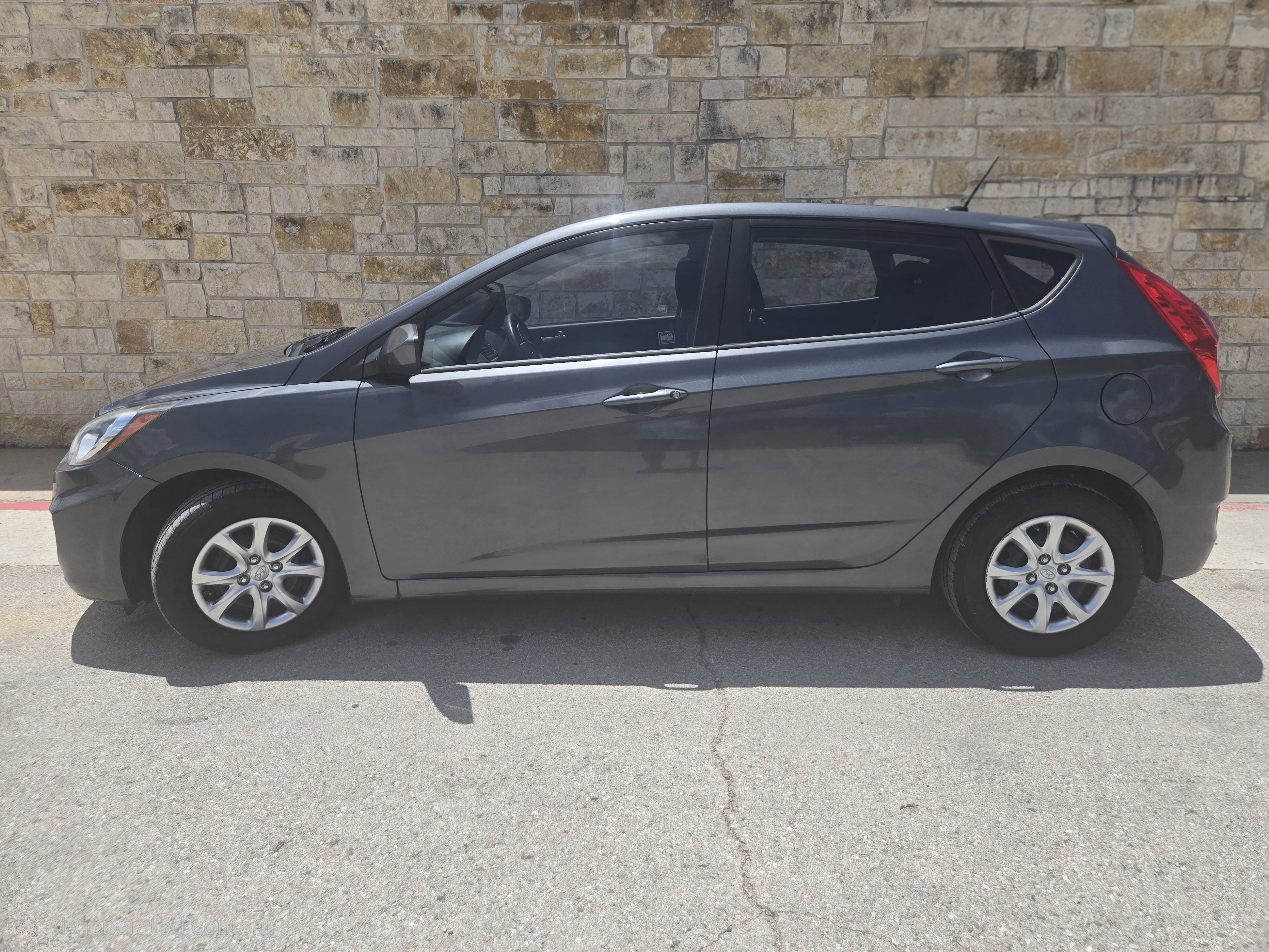Used 2012 Hyundai Accent GS FWD image 1