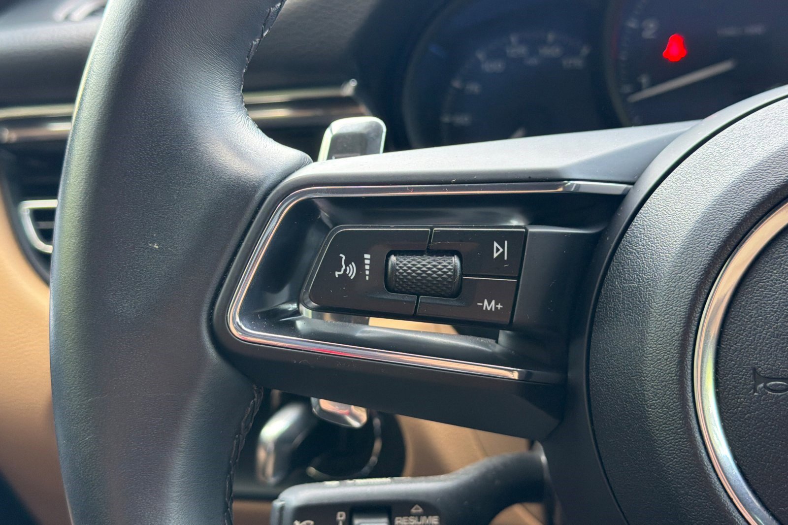 Used 2025 Porsche Macan image 30