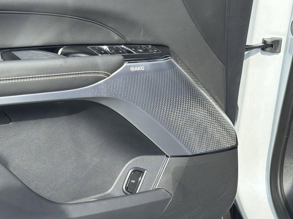 New 2025 Cadillac Lyriq Sport AWD/4WD image 21