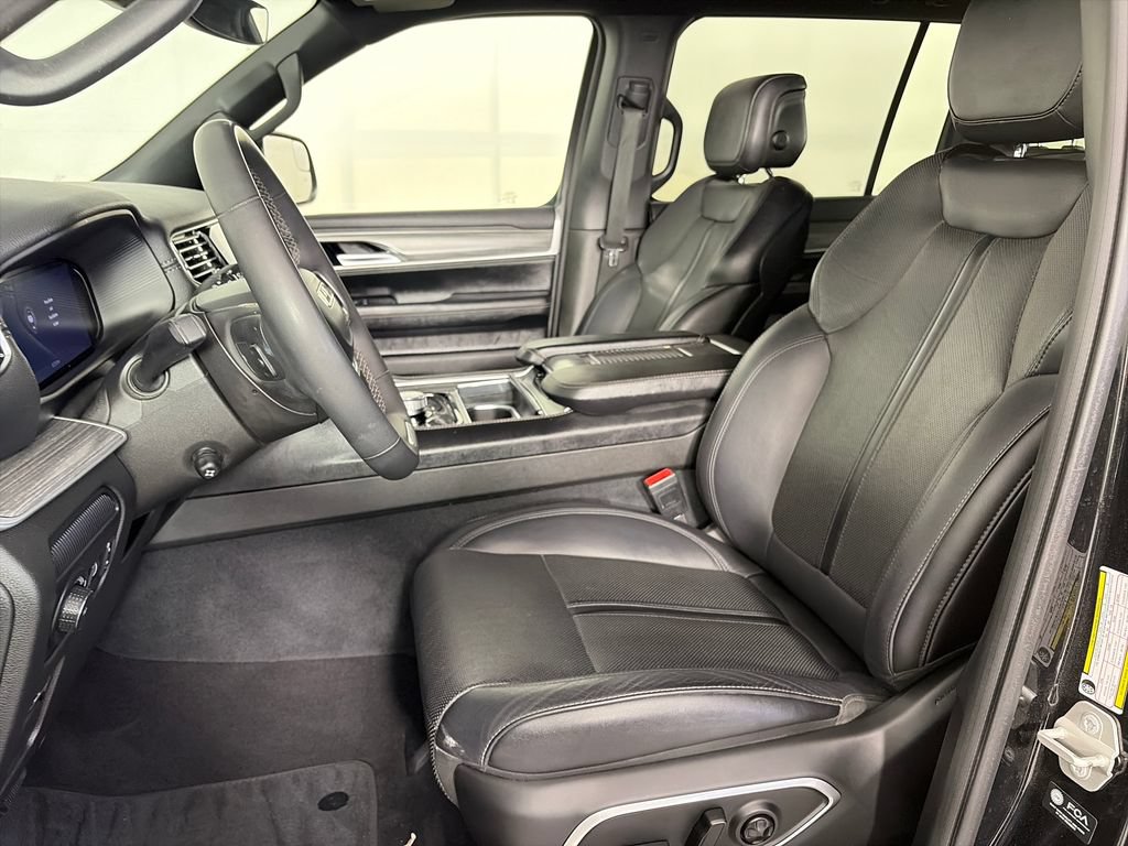 Used 2024 Jeep Wagoneer L Series II w/ Flexible Seating Group AWD/4WD image 11