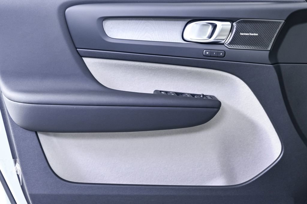 New 2026 Volvo XC40 B5 Ultra w/ Climate Package image 6