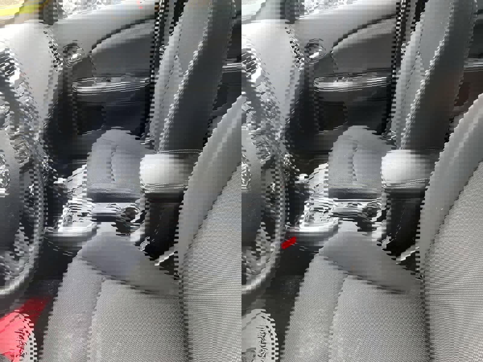 Used 2013 Dodge Avenger SE image 26