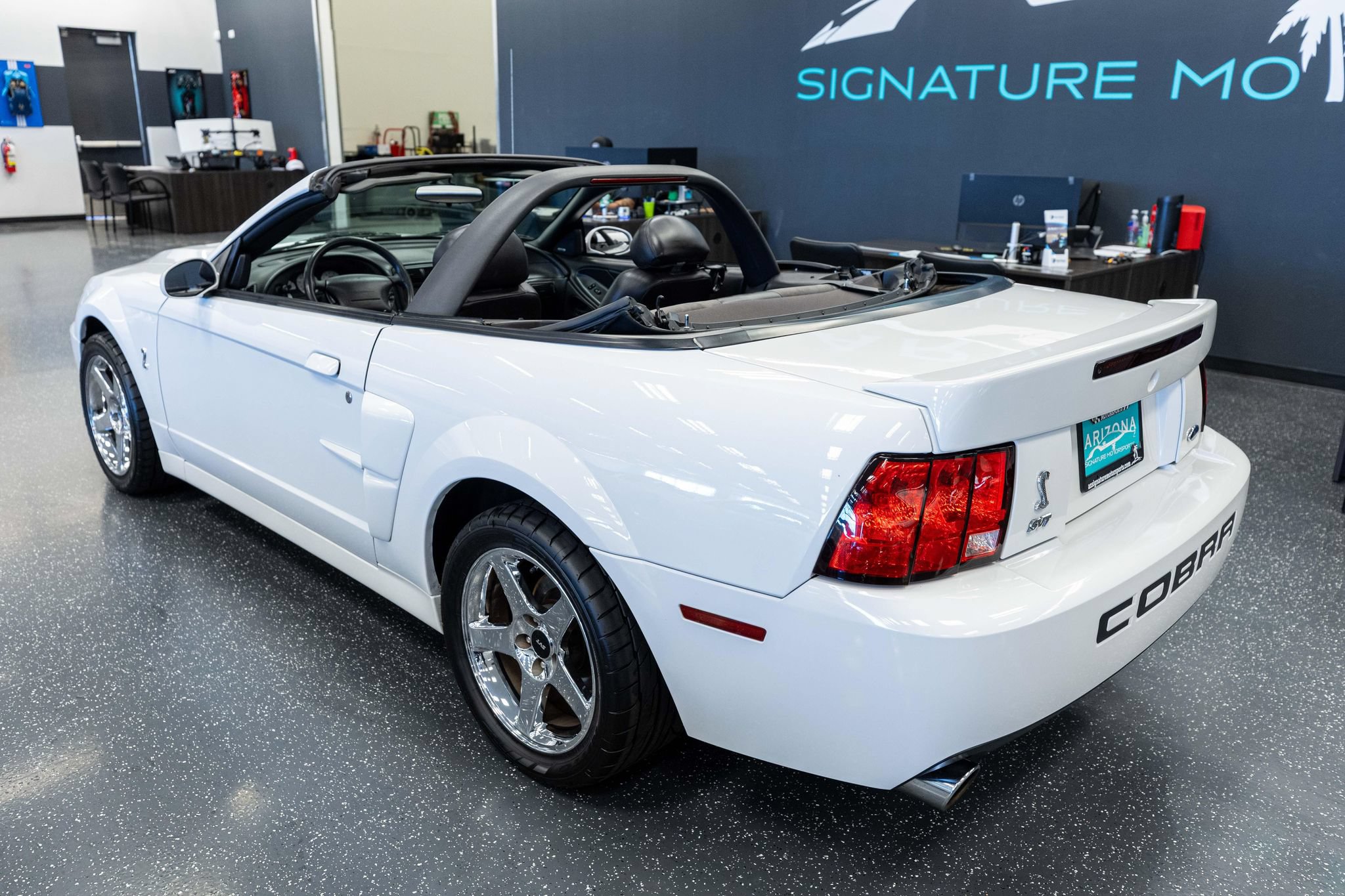 Used 2004 Ford Mustang Cobra RWD image 7