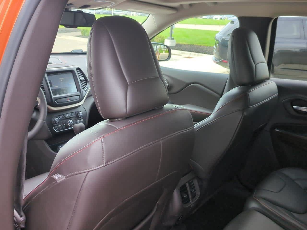 Used 2015 Jeep Cherokee Trailhawk w/ Comfort/Convenience Group AWD/4WD image 17