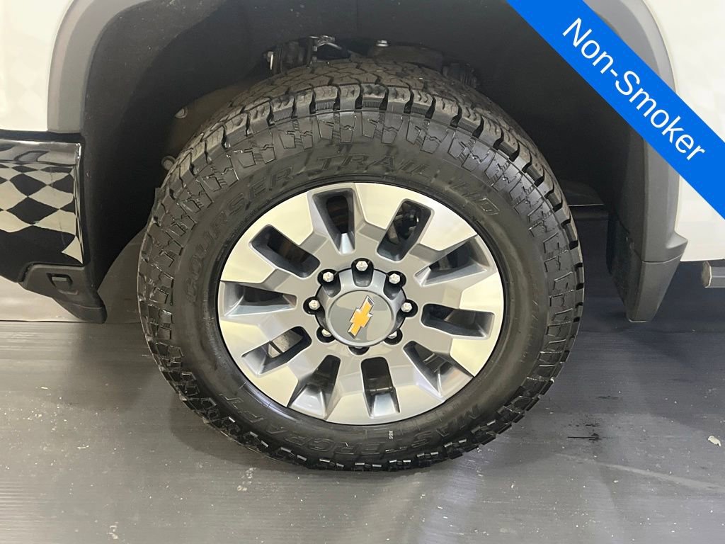 Used 2024 Chevrolet Silverado 2500 Custom w/ Custom Value Package image 8