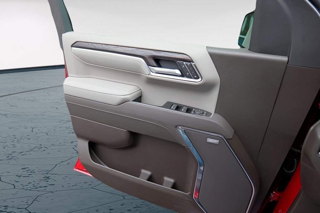 New 2026 GMC Sierra 1500 SLT image 18