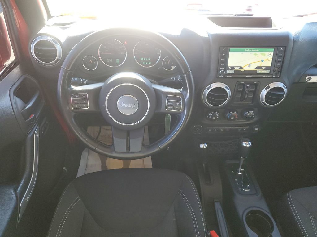 Used 2015 Jeep Wrangler Unlimited Sahara w/ Connectivity Group image 35