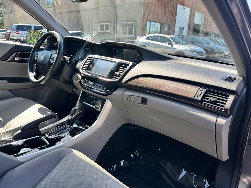 Used 2017 Honda Accord EX-L image 10
