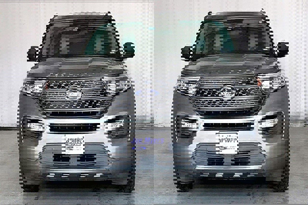 Used 2021 Ford Explorer XLT w/ Equipment Group 202A image 3