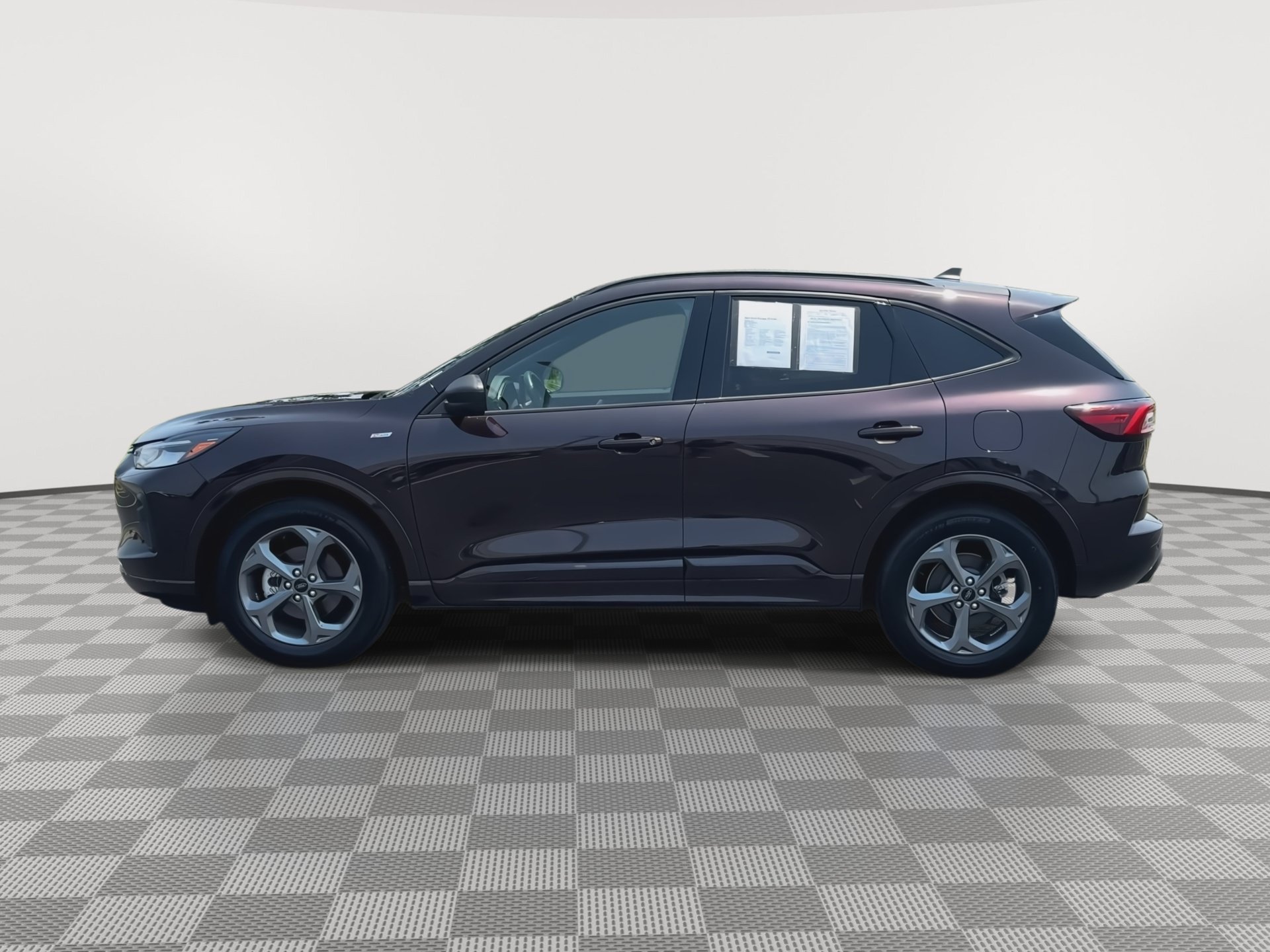 Used 2023 Ford Escape ST-Line w/ Tech Pack #1 AWD/4WD image 5