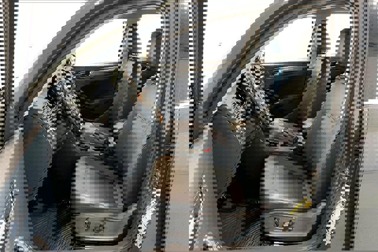 Used 2017 Volkswagen Passat 1.8T R-Line image 18