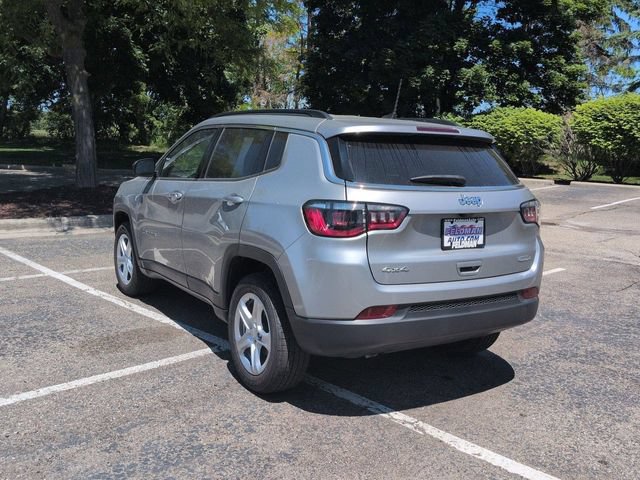 Used 2024 Jeep Compass Latitude w/ Convenience Group AWD/4WD image 5