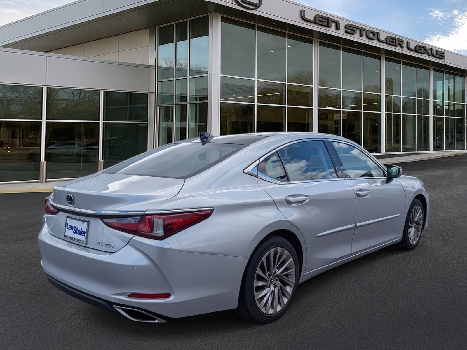 Used 2019 Lexus ES 350 Ultra Luxury w/ Accessory Package image 3