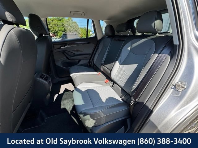 Used 2025 Volkswagen Tiguan SE AWD/4WD image 11