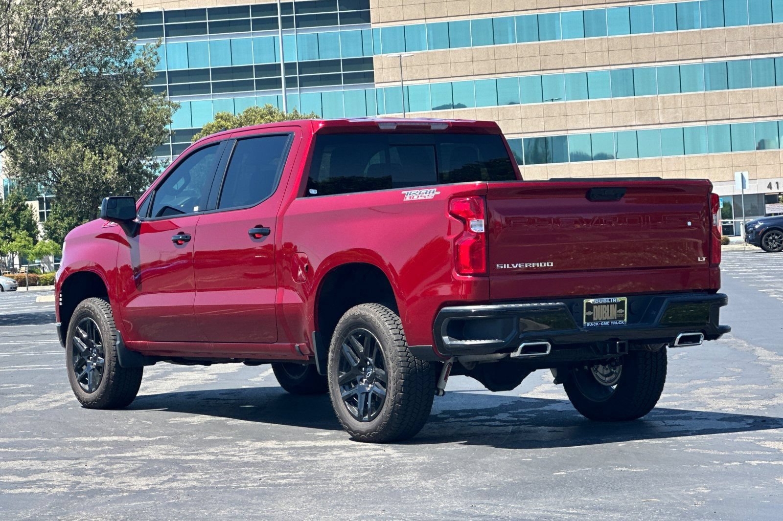 Used 2025 Chevrolet Silverado 1500 LT Trail Boss w/ Convenience Package II AWD/4WD image 6