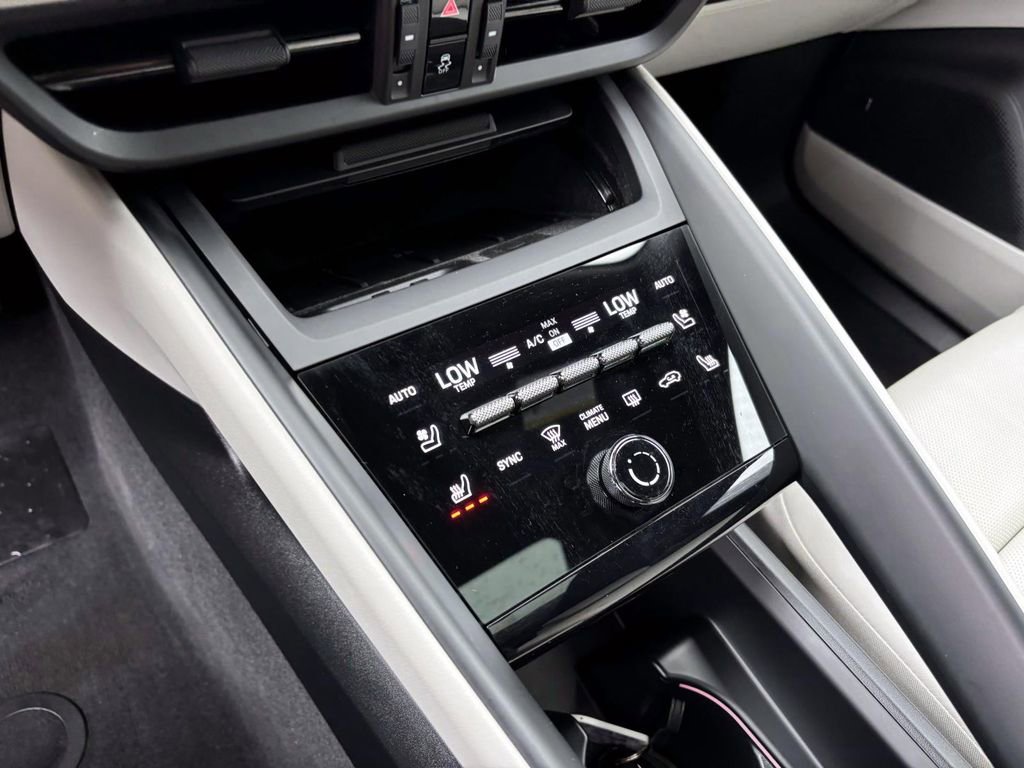 Certified 2025 Porsche Macan 4S Electric image 28