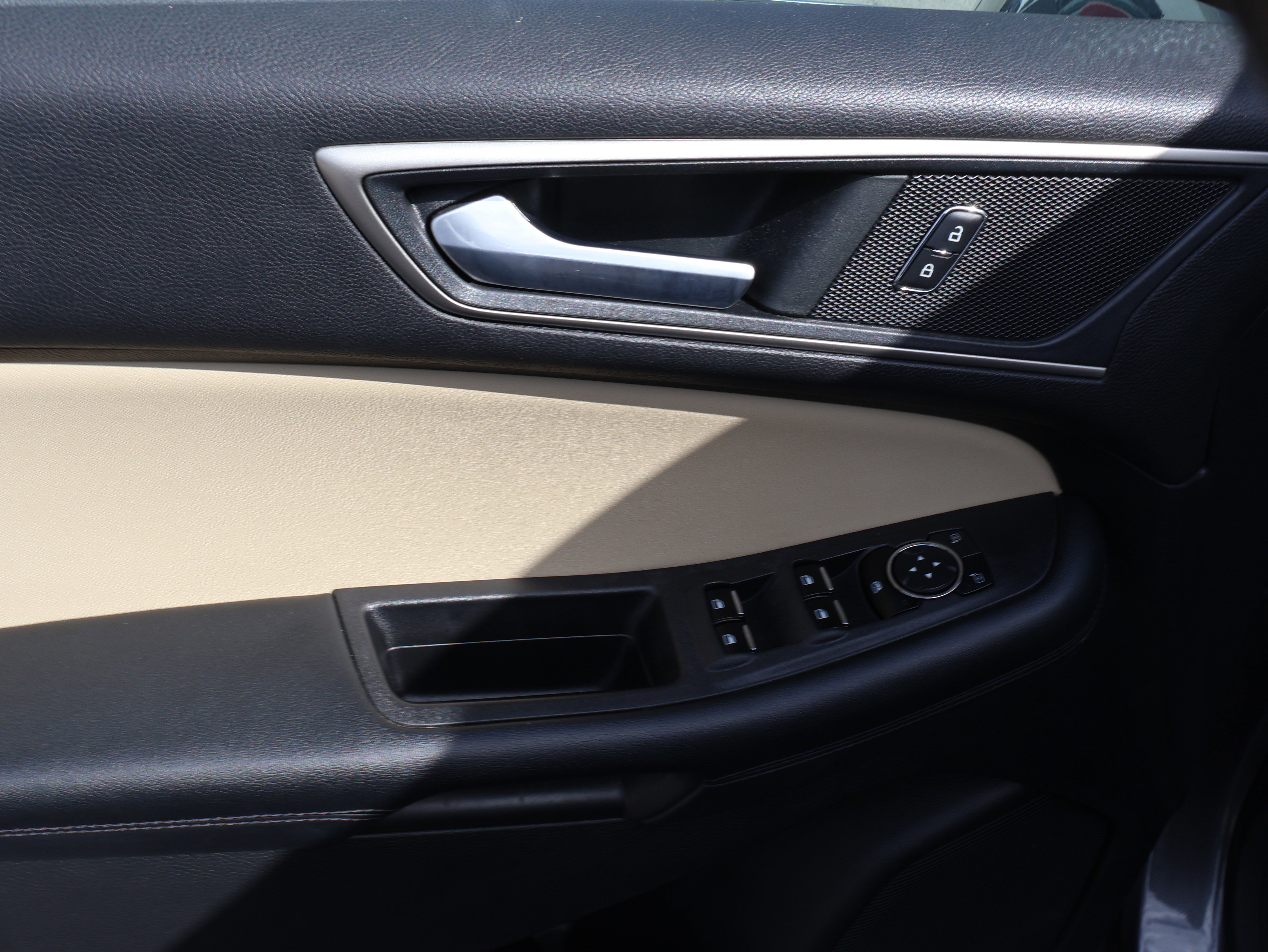 Used 2022 Ford Edge SEL image 24