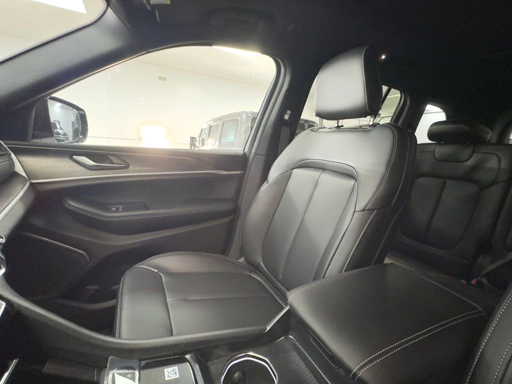 New 2026 Jeep Grand Cherokee Limited w/ Limited Altitude Package image 14