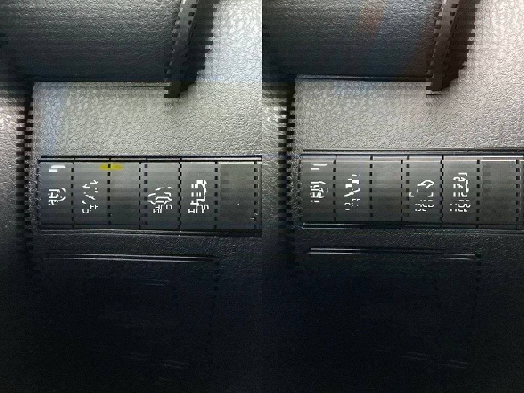 Used 2024 Toyota Camry SE image 12