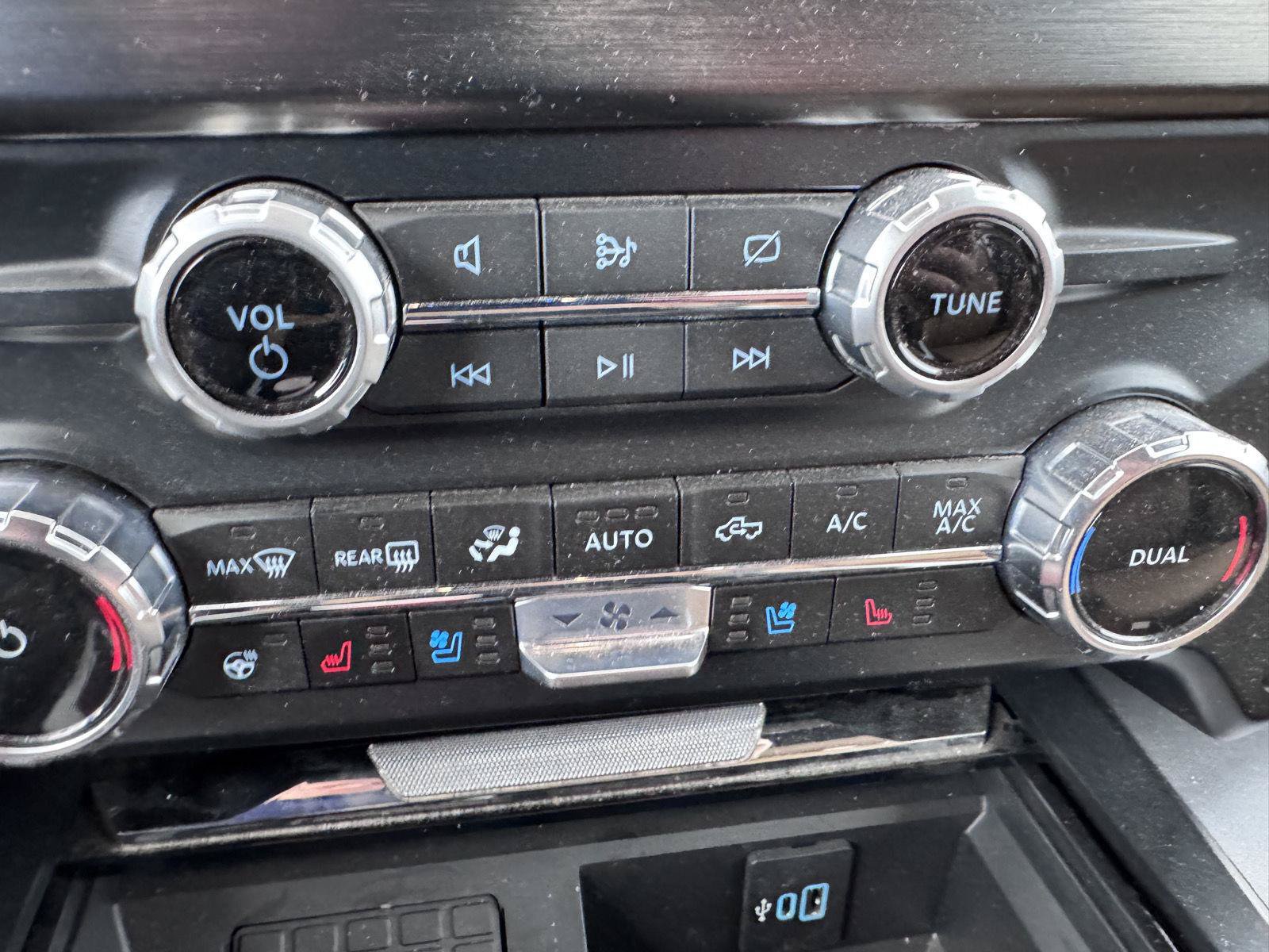 Used 2023 Ford F250 Lariat w/ Sport Appearance Package AWD/4WD image 16